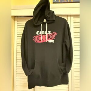 Girls Kick Sand Too Black Graphic Sweatshirt Long Sleeved Hoodie Women’s Sz L